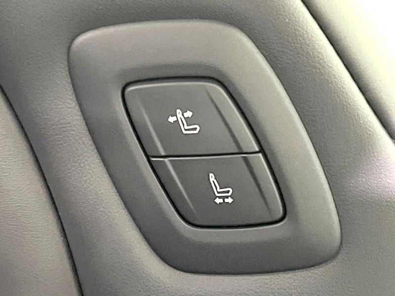 2025 Toyota Vellfire Hybrid 6AA-AAHH40W (UW-6aa6128ee2557)[27]