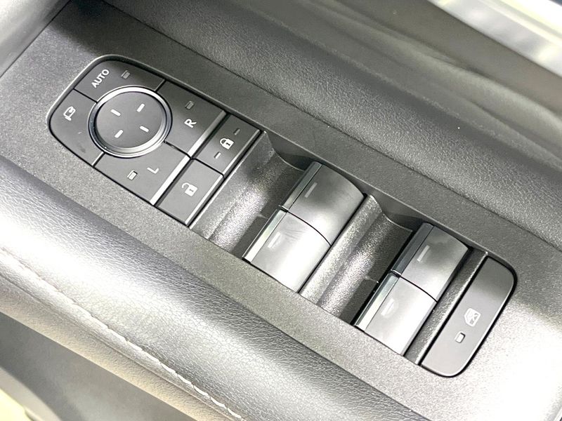 2025 Toyota Vellfire Hybrid 6AA-AAHH40W (UW-6aa6128ee2557)[29]