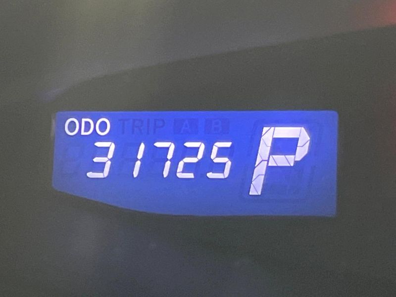 2012 Toyota Estima Hybrid DAA-AHR20W (UW-6aa612c2345f7)[2]