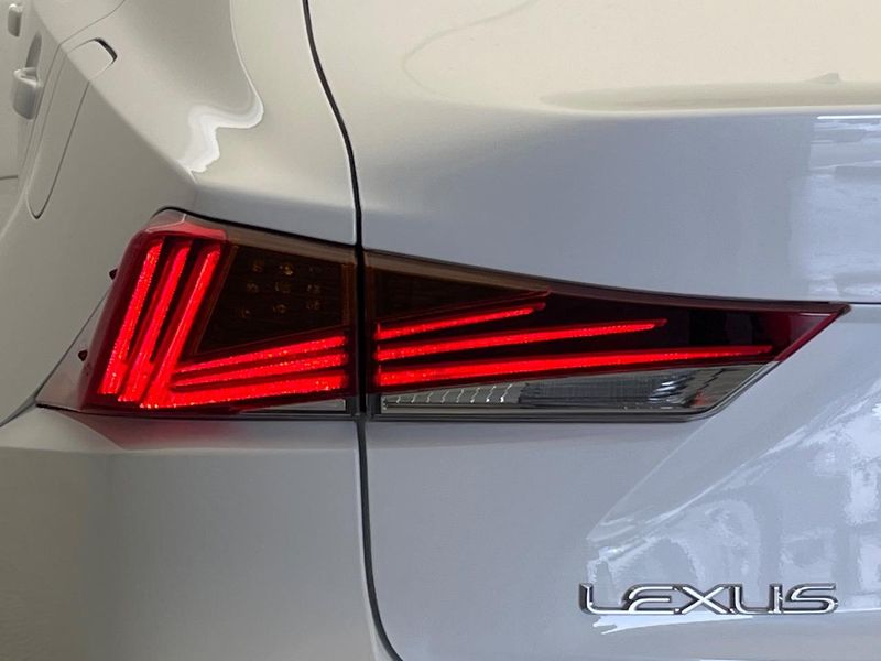 2018 Lexus IS DAA-AVE30 (UW-6aa612c8dbbc2)[18]