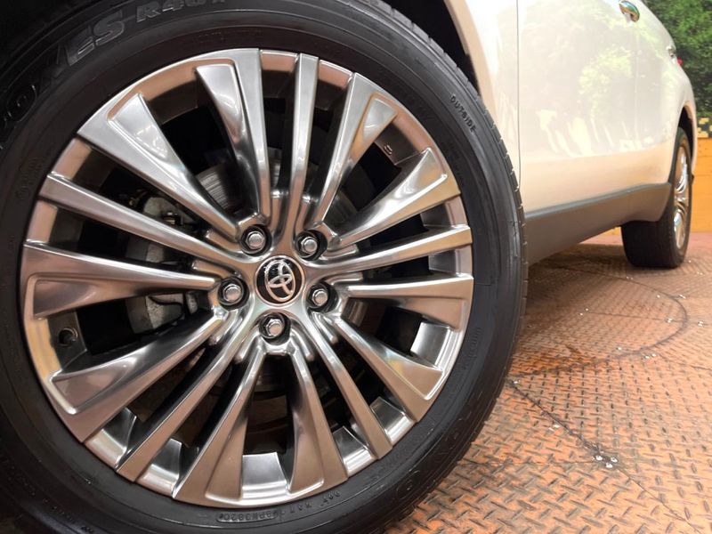 2020 Toyota Harrier Hybrid 6AA-AXUH80 (UW-6aa612d899ce2)[10]