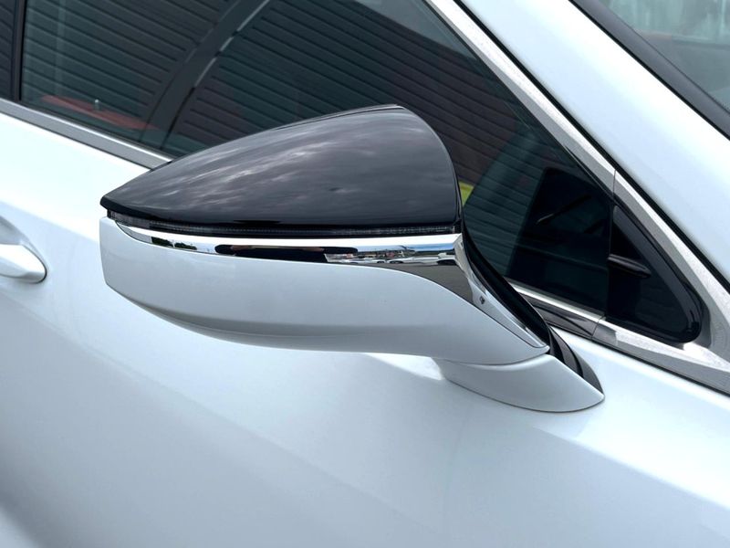 2019 Lexus ES 6AA-AXZH10 (UW-6aa612ea4d0c4)[28]