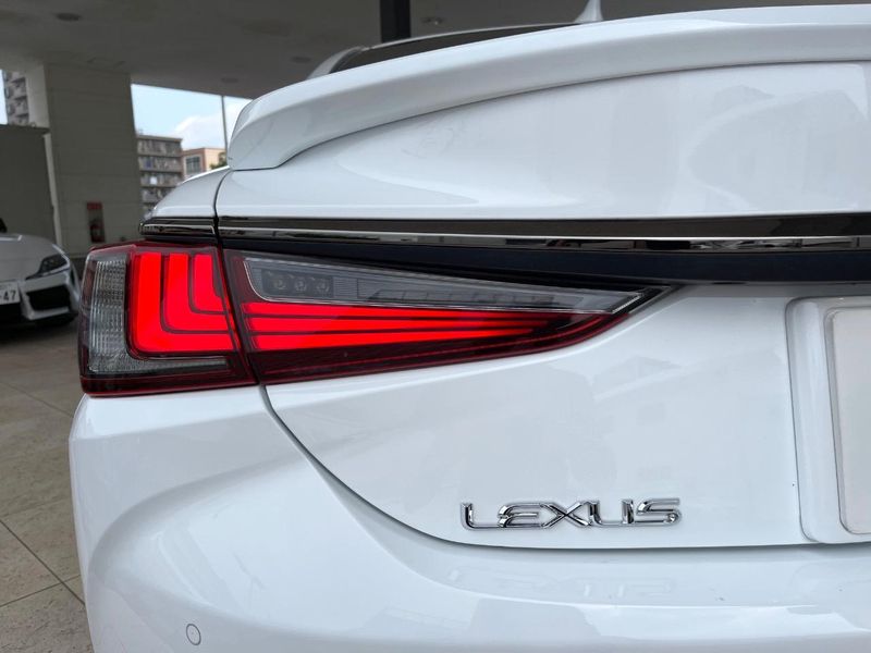 2021 Lexus ES 6AA-AXZH11 (UW-6aa612eaefbd0)[11]