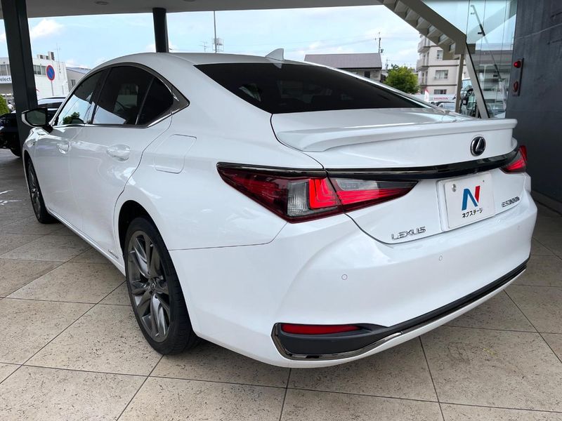 2021 Lexus ES 6AA-AXZH11 (UW-6aa612eaefbd0)[22]