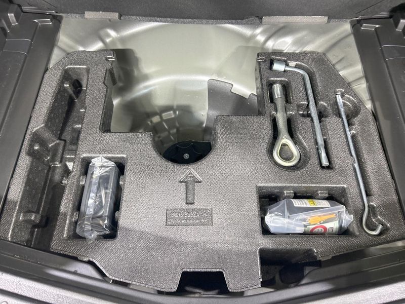 2017 Nissan Note DBA-E12 (UW-6aa613644dd5a)[29]