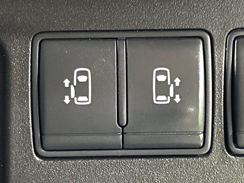 2015 Nissan Serena DBA-FNC26 (UW-6aa6137710dc4)[24]