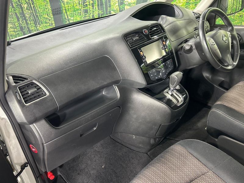 2015 Nissan Serena DBA-FNC26 (UW-6aa6137710dc4)[17]