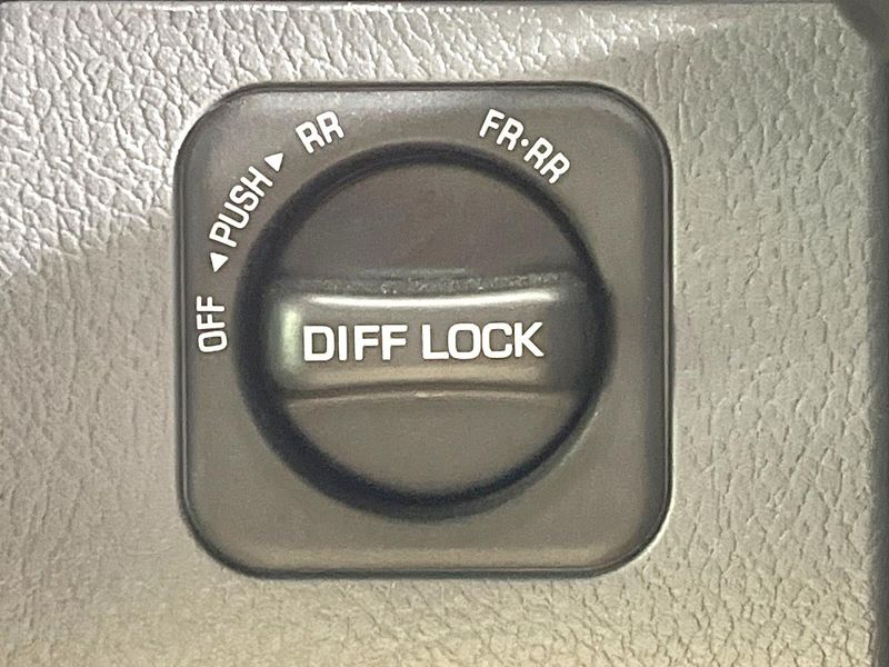 2024 Toyota Land Cruiser 70 3DA-GDJ76W (UW-6aa61387d6c1f)[26]