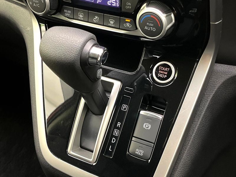 2017 Nissan Serena DAA-GFC27 (UW-6aa6138ede2fb)[19]