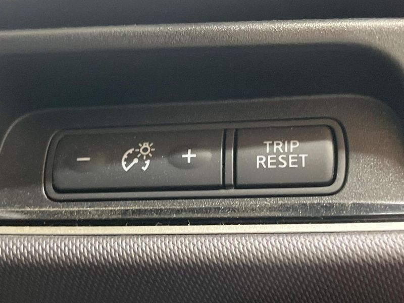 2017 Nissan Serena DAA-GNC27 (UW-6aa613a64d9ed)[21]