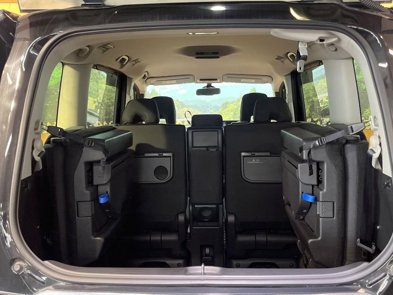 2017 Nissan Serena DAA-GNC27 (UW-6aa613a64d9ed)[12]