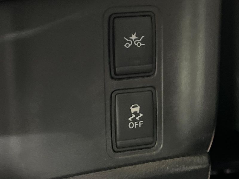 2017 Nissan Serena DAA-GNC27 (UW-6aa613a64d9ed)[23]