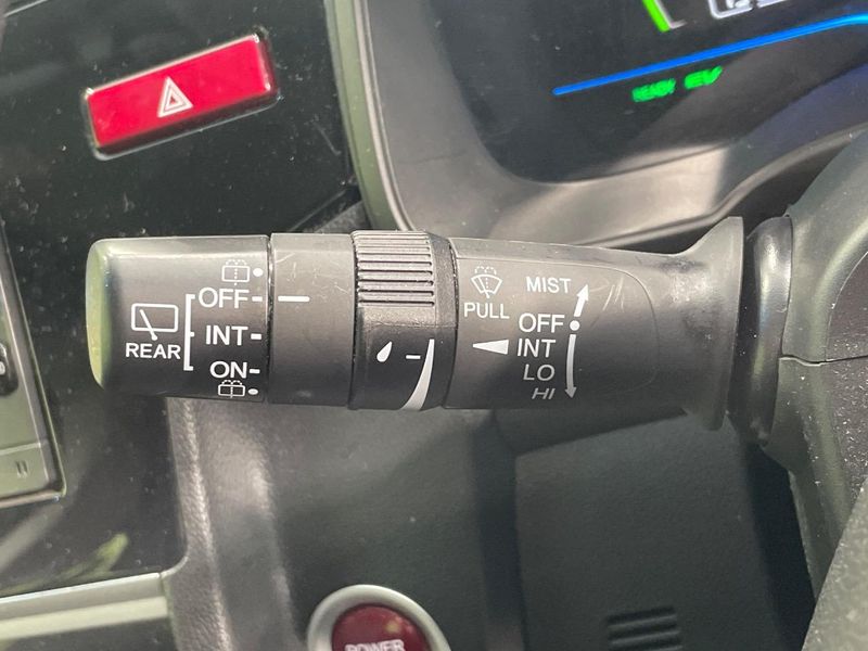 2015 Honda Fit Hybrid DAA-GP5 (UW-6aa613a8cd829)[8]