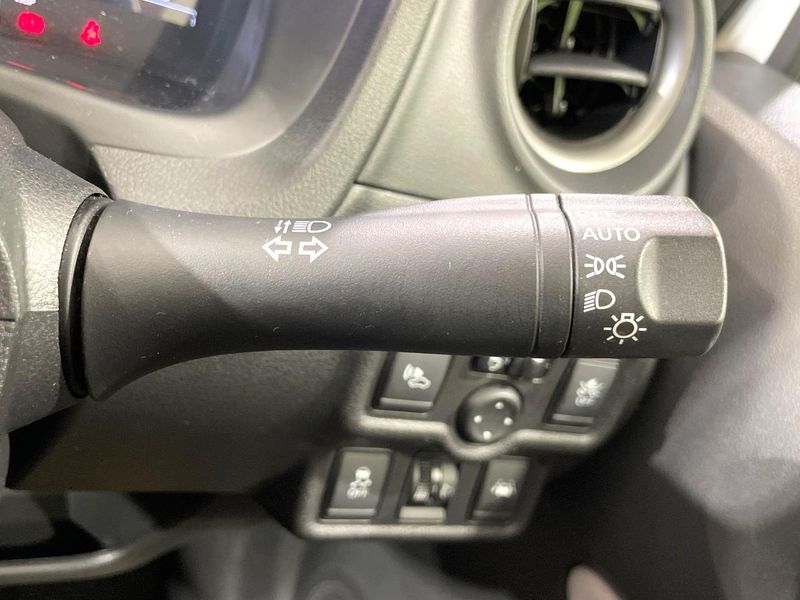 2018 Nissan Note DAA-HE12 (UW-6aa613d55116f)[25]