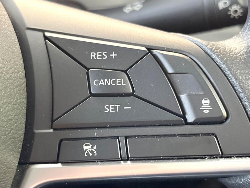 2018 Nissan Note DAA-HE12 (UW-6aa613d5c2f7d)[25]