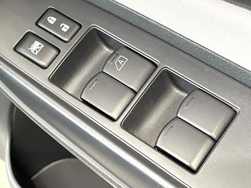 2018 Nissan Note DAA-HE12 (UW-6aa613d5c2f7d)[14]