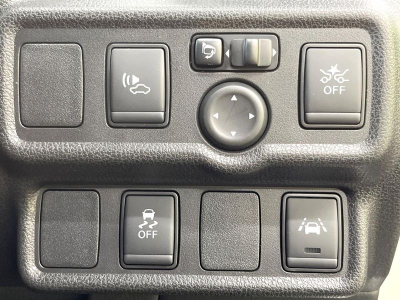 2018 Nissan Note DAA-HE12 (UW-6aa613d5c2f7d)[15]