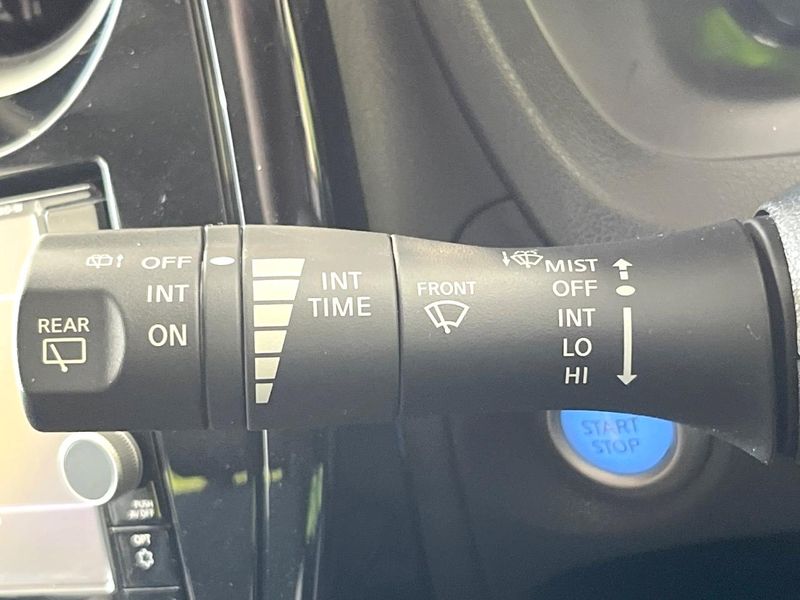 2018 Nissan Note DAA-HE12 (UW-6aa613d5c2f7d)[27]