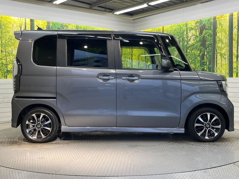 2017 Honda N-BOX CUSTOM DBA-JF3 (UW-6aa6141a25895)[28]