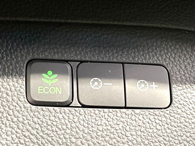 2018 Honda N-BOX CUSTOM DBA-JF3 (UW-6aa614279e172)[29]