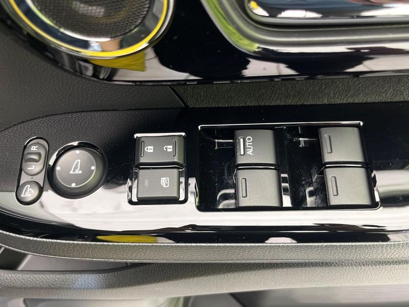 2021 Honda N-BOX CUSTOM 6BA-JF3 (UW-6aa61431b3308)[13]