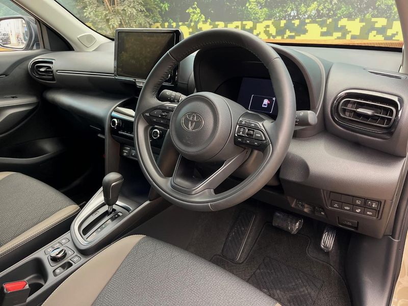 2025 Toyota Yaris Cross 6AA-MXPJ15 (UW-6aa61591ee05e)[12]