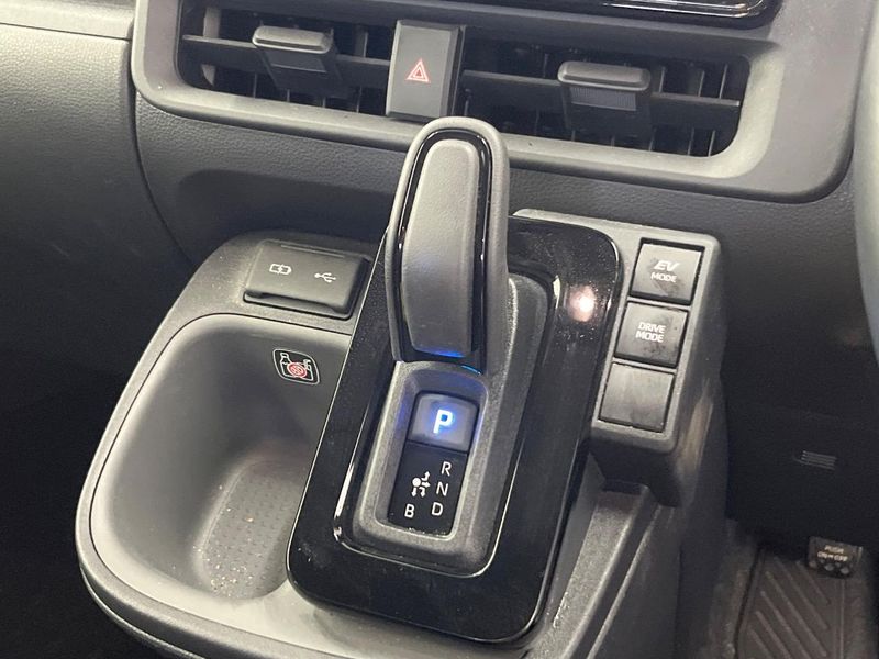 2024 Toyota Sienta 6AA-MXPL10G (UW-6aa6159fbfd89)[23]