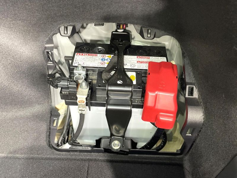 2023 Toyota Prius 6AA-MXWH60 (UW-6aa615b67f8f9)[17]