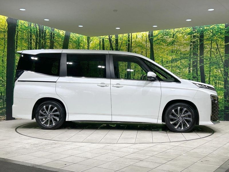 2023 Toyota Voxy 6BA-MZRA90W (UW-6aa615c2610b7)[11]