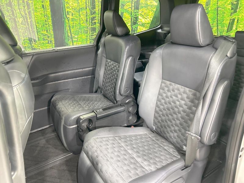 2023 Toyota Voxy 6BA-MZRA90W (UW-6aa615c2610b7)[21]