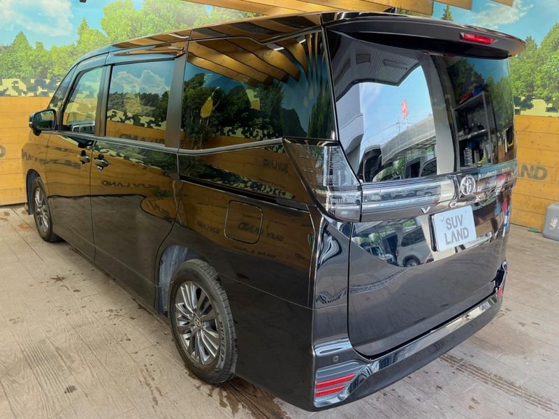 2024 Toyota Voxy 6BA-MZRA90W (UW-6aa615c6d7c2a)[25]