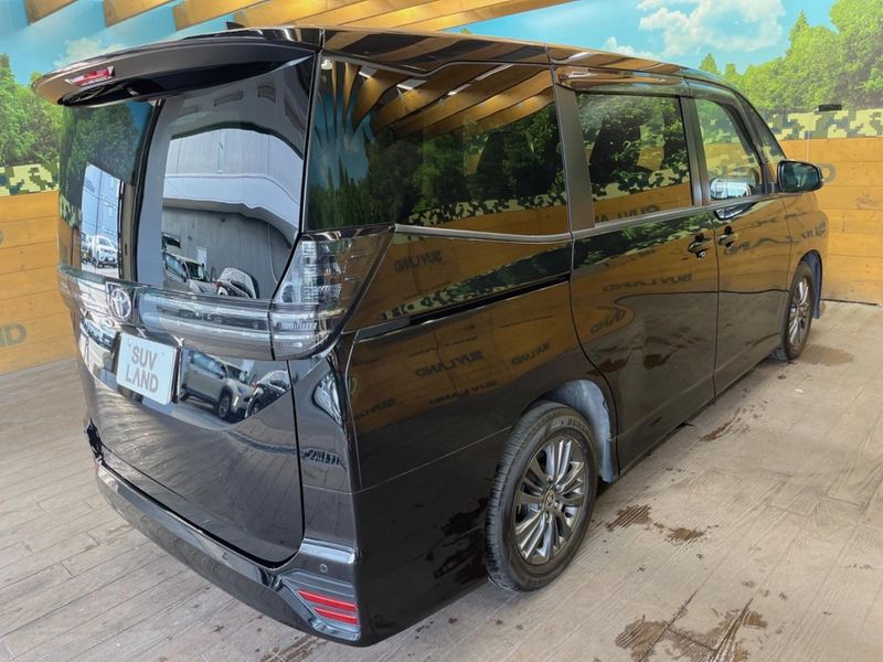 2024 Toyota Voxy 6BA-MZRA90W (UW-6aa615c6d7c2a)[26]