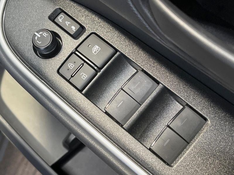 2024 Toyota Voxy 6BA-MZRA90W (UW-6aa615c6d7c2a)[29]