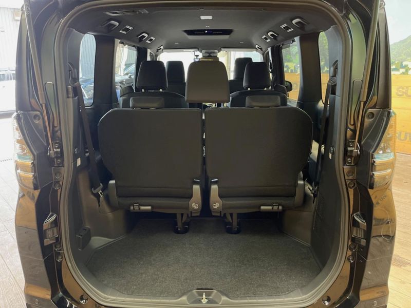 2024 Toyota Voxy 6BA-MZRA90W (UW-6aa615c6d7c2a)[16]