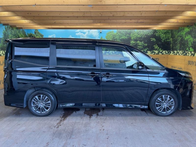 2024 Toyota Voxy 6BA-MZRA90W (UW-6aa615c6d7c2a)[21]