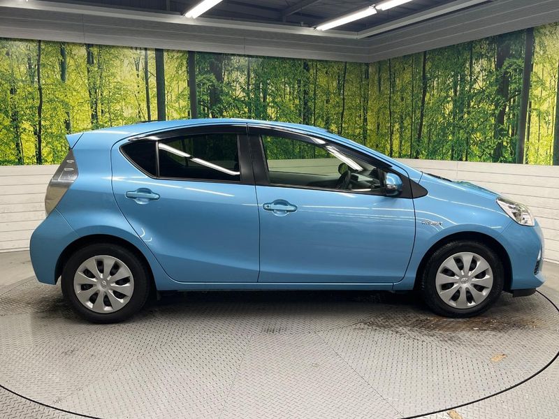 2013 Toyota Aqua DAA-NHP10 (UW-6aa615cec2fed)[23]