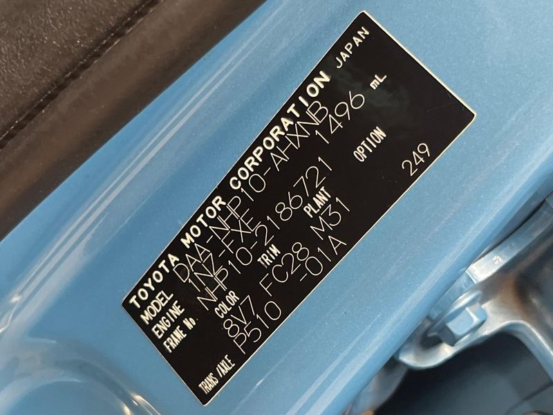 2013 Toyota Aqua DAA-NHP10 (UW-6aa615cec2fed)[1]
