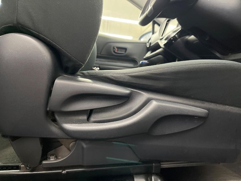 2016 Toyota Aqua DAA-NHP10 (UW-6aa615da0f157)[20]