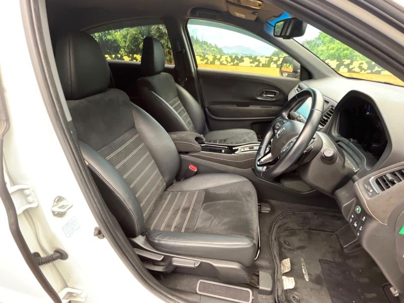 2016 Honda Vezel DAA-RU3 (UW-6aa6160cd0038)[25]