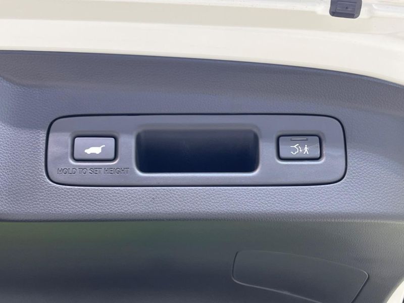 2021 Honda Vezel 6AA-RV5 (UW-6aa6161242f22)[27]