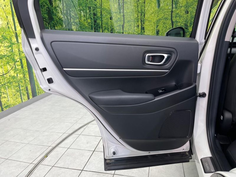 2021 Honda Vezel 6AA-RV5 (UW-6aa6161242f22)[25]