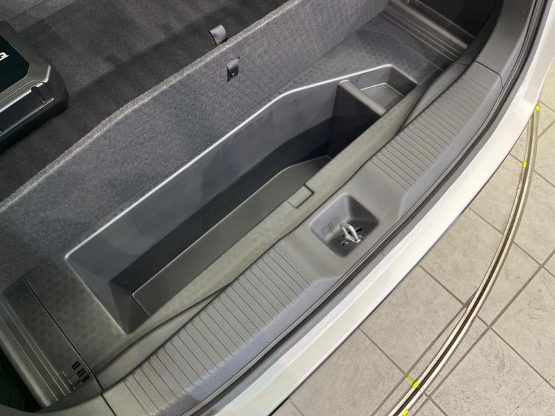 2021 Honda Vezel 6AA-RV5 (UW-6aa6161242f22)[19]