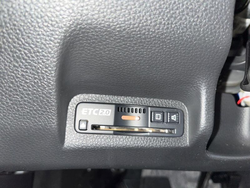 2021 Honda Vezel 6AA-RV5 (UW-6aa6161322ba6)[28]