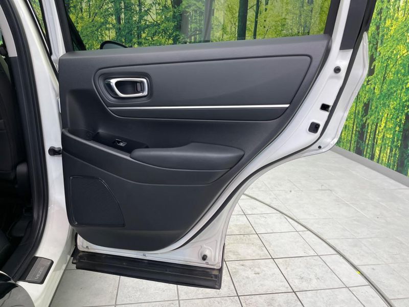 2022 Honda Vezel 6AA-RV5 (UW-6aa6161528cea)[25]