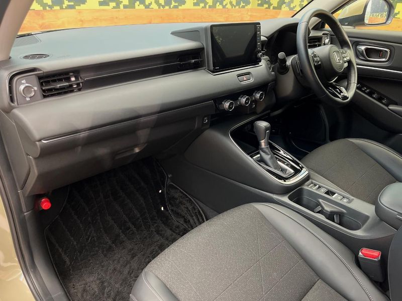 2022 Honda Vezel 6AA-RV6 (UW-6aa6161ecfcbc)[25]