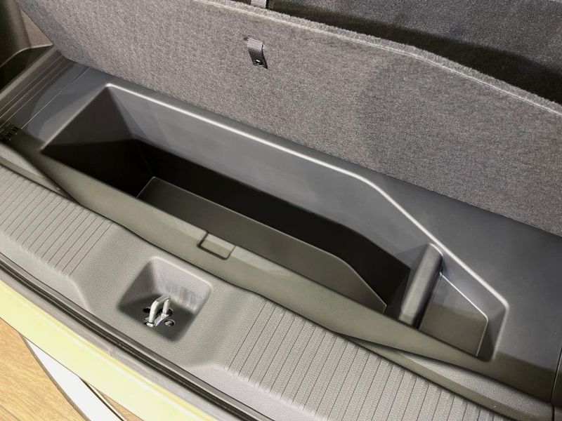 2022 Honda Vezel 6AA-RV6 (UW-6aa6161ecfcbc)[5]
