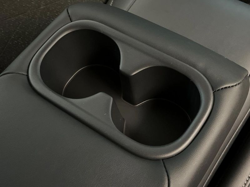 2022 Honda Vezel 6AA-RV6 (UW-6aa6161ecfcbc)[21]