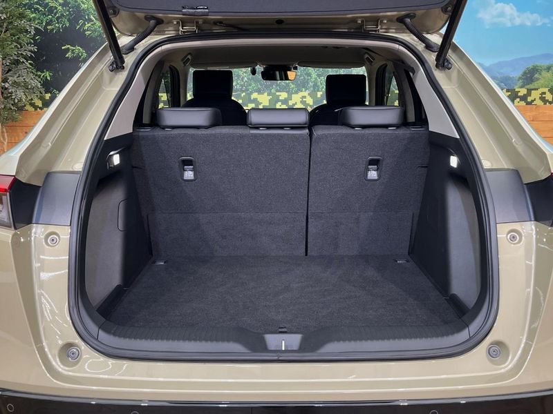 2022 Honda Vezel 6AA-RV6 (UW-6aa6161ecfcbc)[4]