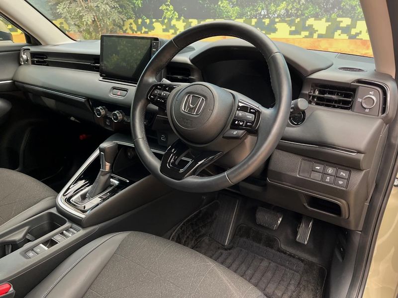 2022 Honda Vezel 6AA-RV6 (UW-6aa6161ecfcbc)[14]