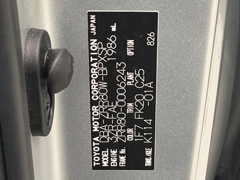 2014 Toyota Voxy DBA-ZRR80W (UW-6aa616a0edcad)[1]